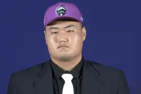 山东男篮选秀签下留美大中锋，体重达150公斤，队内第一高度易主图片