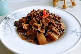 南方的家常美味：笋干炖肉，清香解腻，泡笋干的详细方法也告诉你图片