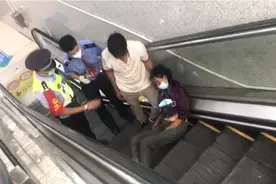 云浮东站：女子在电梯晕倒  铁警紧急救助图片