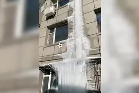 （视频）@太原人！东北有多冷？楼外管道爆裂，墙面形成5层楼高冰瀑布，场面壮观图片