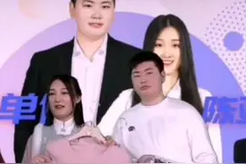 大衣哥儿媳直播带货，穿着宽松被疑怀孕，圆润脸庞撞脸乡爱王云？图片