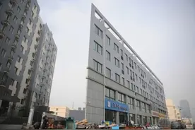 国内4大“纸片楼”走红，最薄仅10厘米厚，网友：这能住人？图片