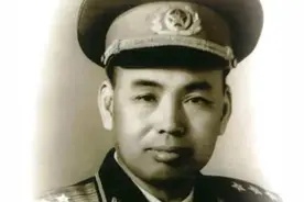 孙洪宪中午打瞌睡，许世友窜进房大喊：大白天睡觉想好事儿呐图片