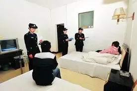 为何真情侣住酒店很少被查房，假情侣一查一个准？民警未卜先知？图片