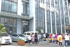 昆明一健身房突然关闭，上百名会员充值卡成废纸…...图片