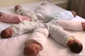 “生八胞胎什么感觉？”网友们羡慕极了，宝妈：生完我就后悔了图片