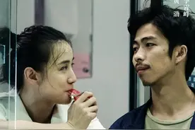 将“骚”演到极致的宋佳，这部戏里和章宇大尺度床戏，欲罢不能图片