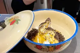薅羊毛！麦当劳自带“金饭碗”免费装麦旋风，简直是大型社死现场图片