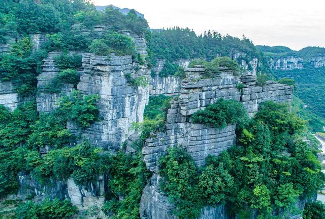 叠石成山万卷书,粉黛花海观碧湖,重庆南川这个新景区等你打卡!