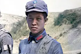 还原一个真实的敌后战场，戴红领章的八路军，手持冲锋枪的游击队图片