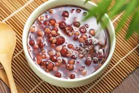 家里有湿气重的，牢记3种食物，健脾胃，除湿气，身体更轻松图片