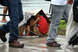 菲律宾华人流落街头，大形势下该何去何从？网友：希望中国援助图片