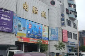 妹子不懂电脑有多惨？为游戏给图吧大佬5000，两个月收到货后哭了图片