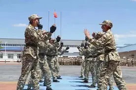 震撼！最“酷”军训在京开启：格斗、刺杀、军体拳…全场爆燃！图片