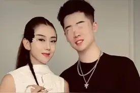 杨丽萍发量不如从前？62岁至今未婚未育，被化妆师夸有少女感图片
