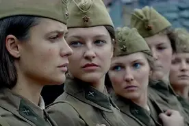 二战苏联女兵为何穿裙子打仗，方便吗？习俗如此，但不影响立战功图片