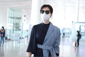 43岁陈数“逆生长”，西装穿一半真有范，一下子年轻十岁图片