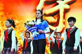 感动中原的乌克兰媳妇，生下3个混血后丈夫病逝：留在中国孝公婆图片
