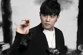 周杰伦一下子惊艳到我们！穿国风装拍大片，堪称中国风MV的天花板图片