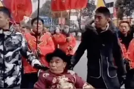 80岁老翁娶小38岁娇妻，婚礼全程坐轮椅，新娘：上辈子缘未尽图片