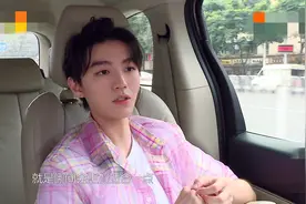 王俊凯一年暴瘦20斤，面对林大厨夹菜，他的回应再度显露高情商图片
