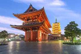 浅草寺位于东京台东区，是日本现存具有"江户风格"的民众游乐之地图片