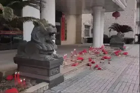 财政局门前焚香拜财神：求神不如求己，问神不如问苍生！图片