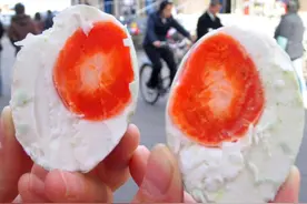 网红蛋糕疑似色素超标？吃完舌头都是蓝的？食品添加剂真有害吗？图片