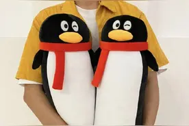 腾讯也玩谐音梗，企鹅变身中秋限定"长鹅"图片