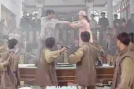 范爷骑马闯赌场砸马永贞的场，薛老板火冒三丈，白老板仗势欺人视频封面