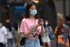 牛仔短裤怎么穿才显高？高腰款式+短款上衣，显高显瘦又时髦图片