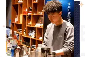 秦皇岛人的深夜食堂，可以吃拉面的神秘酒吧，留一个夜晚给自由图片