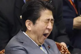 盘点那些政要们的尴尬搞笑瞬间，安倍：我真没面子图片