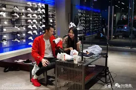 “可以装江小白！”正直博带货秒卖光，神豪月皇现身！水友小佳？图片