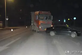 【覆车之戒】“老师傅”教女友练车，不料秒出事故图片