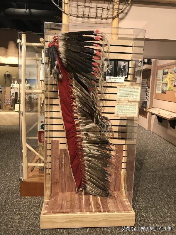 华丽的羽冠，勇士的王冠：一顶印第安人帽子背后的荣耀与尊严