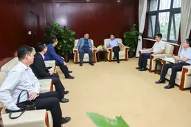 区委主要领导会见绿地集团总裁助理、西北区域管理总部总经理李蓟一行图片