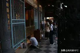 那些城市里算命的人图片