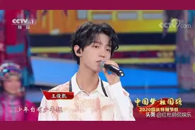 娱乐圈明星工作室中秋礼物大赏，大部分人借花献佛，王俊凯好大方图片