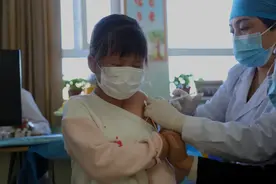 直击现场丨兴安盟乌兰浩特市3-11岁人群疫苗接种进行时图片