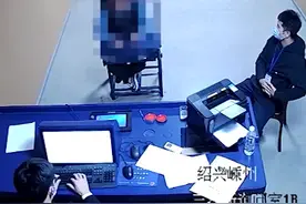 浙江绍兴：女子蹭吃喜寿宴顺走白酒被拘图片