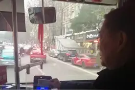 岳阳老人乘公交今起刷“健康卡”图片