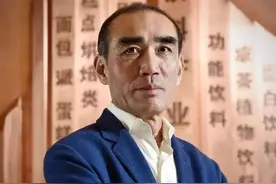 福建首富：从小工厂到市值千亿食品巨头，靠“山寨”年收213亿图片