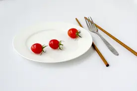 社交规则：饭局中吃饭前动手洗餐具的人，为什么不招人喜欢？图片