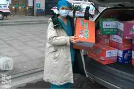 最美的江苏“鸡腿护士”小姐姐，武汉人把你最爱的礼物送给你图片