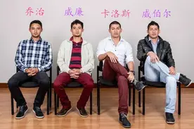 两对双胞胎被“交叉”抱错，26年后再相聚，彼此间的差距让人心酸图片
