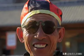 66岁老农找见赚钱门路 买回一头毛驴 几天时间就挣了一万元图片