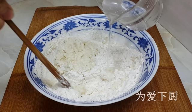 爱吃烙饼的要收藏了，开水一烫，外焦里软又多层，学会都能摆摊了