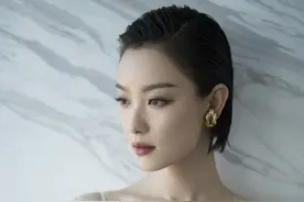 倪妮这帅气又魅力妆容太让人心动了！清透白月！4个技巧，你也行图片