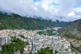 藏在川西大山里的小金县，县城小如乡镇，辖区内的景区却美若仙境图片
